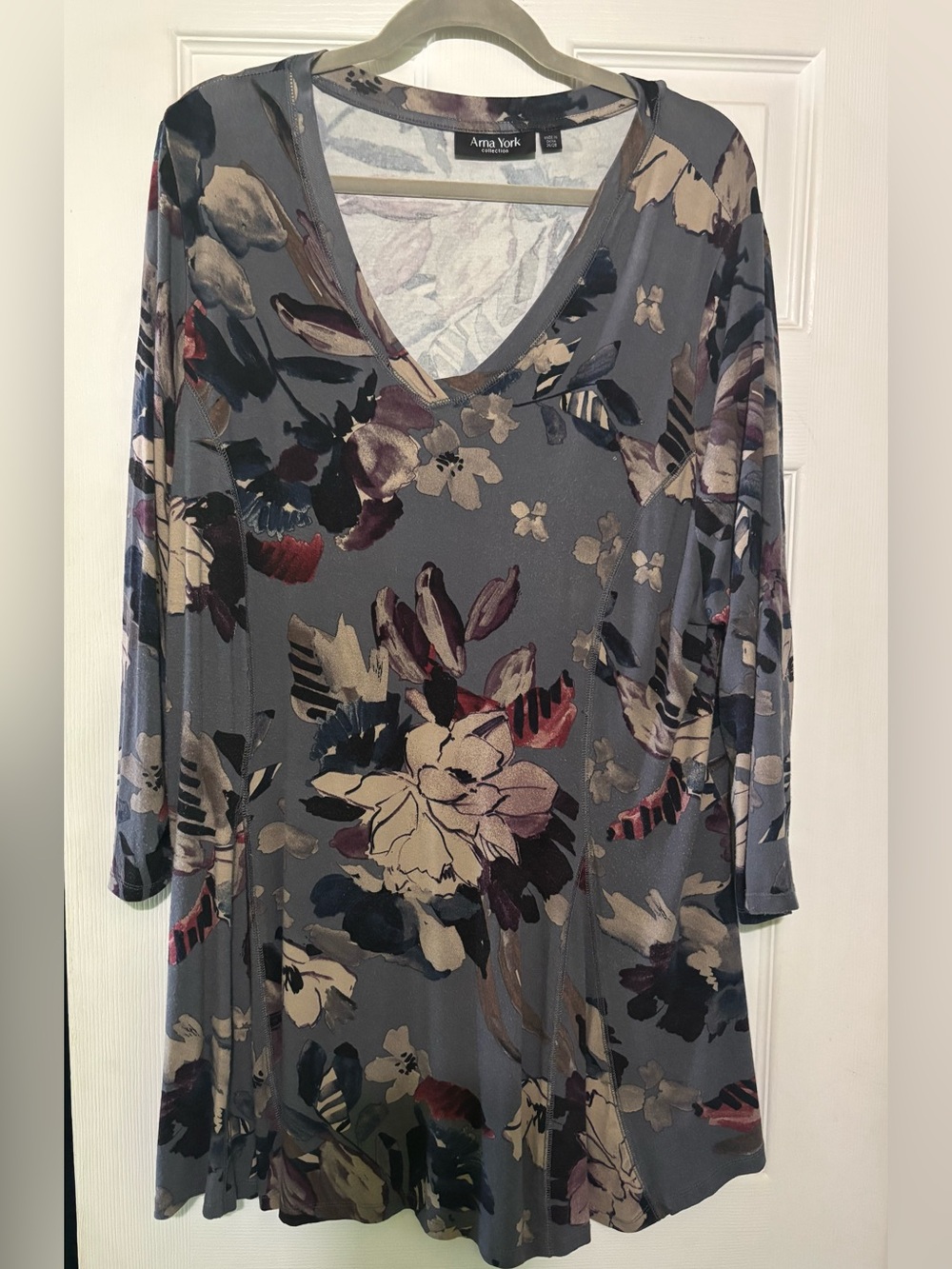 Arna York Plus Size Gray Floral V-Neck Tunic